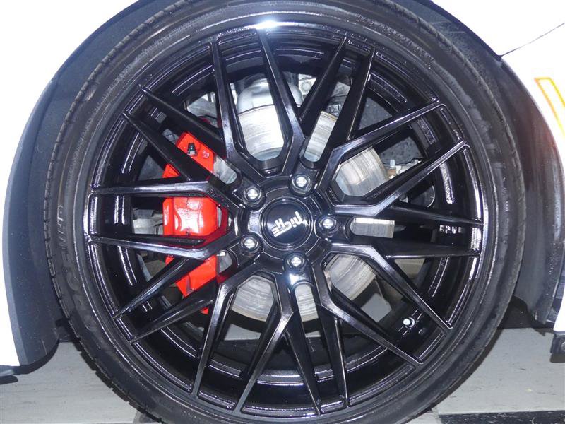 Used 2019 Chevrolet Corvette Stingray Coupe w/ Carbon Flash Badge Package RWD image 32