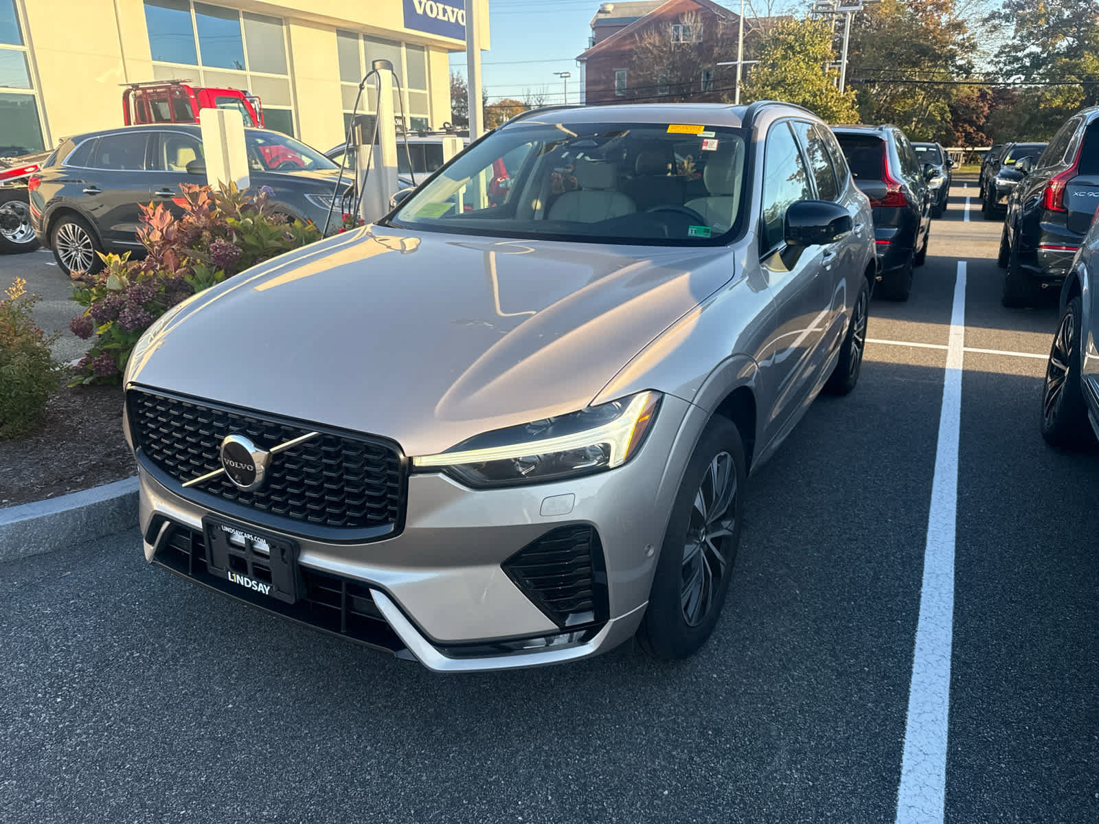 Used 2024 Volvo XC60 B5 Plus w/ Protection Package Premier AWD/4WD image 2