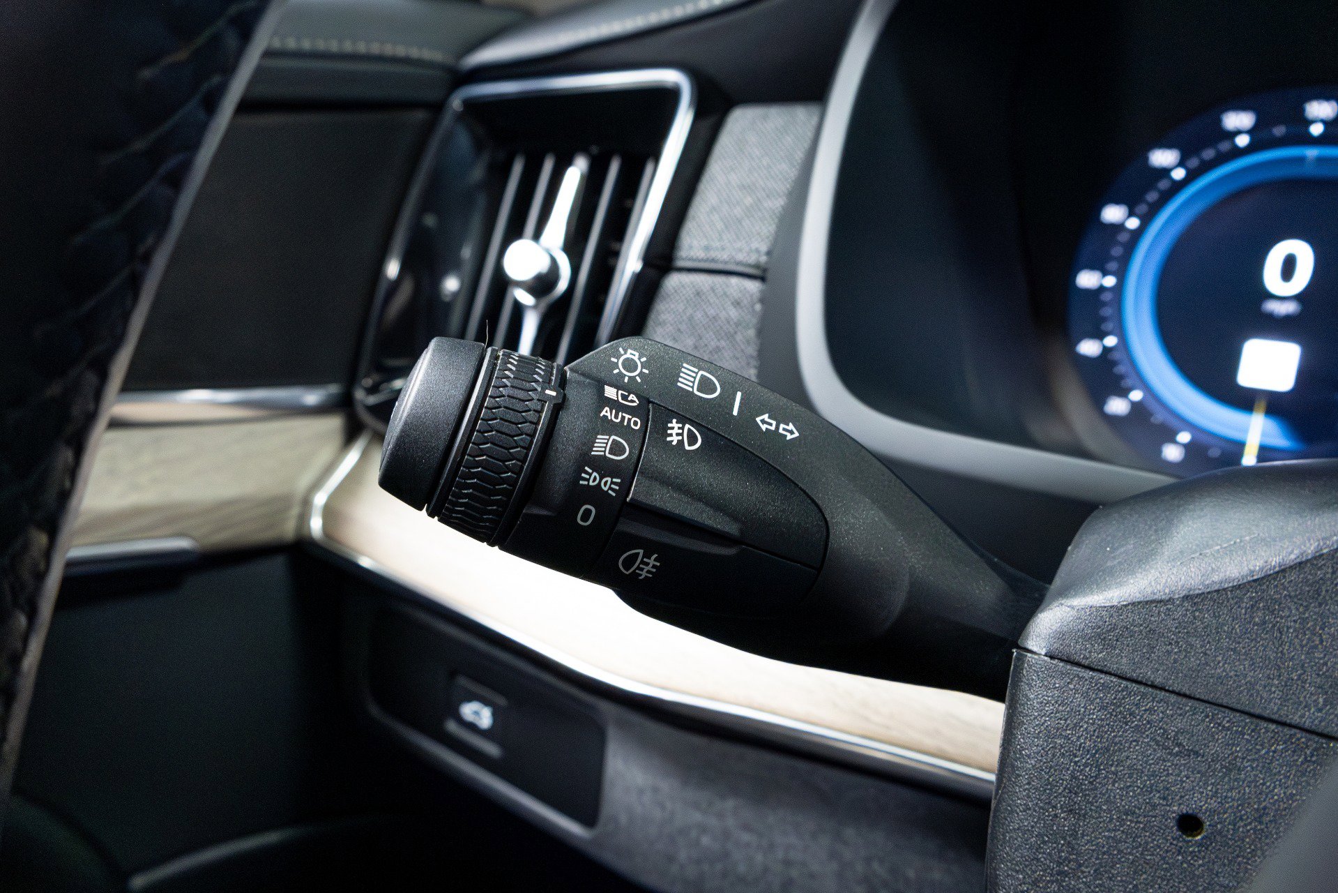 Used 2025 Volvo XC90 B6 Plus image 63