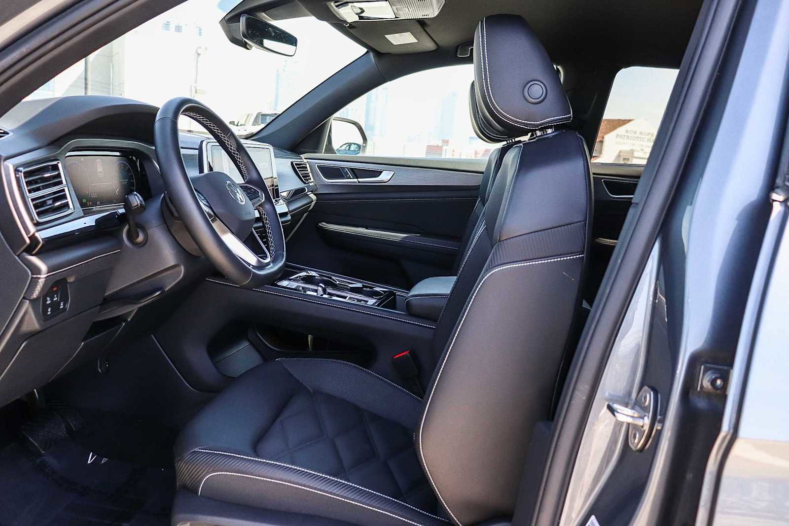 Used 2025 Volkswagen Atlas Cross Sport SE image 16