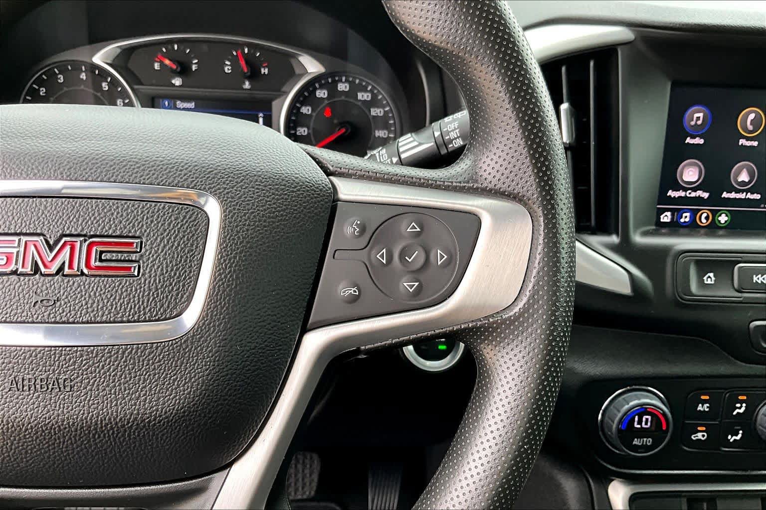 Used 2024 GMC Terrain SLE w/ Driver Convenience Package FWD image 45