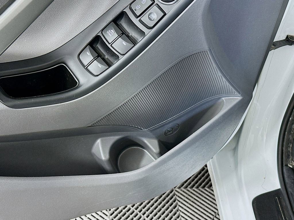 Used 2015 Hyundai Elantra SE image 23