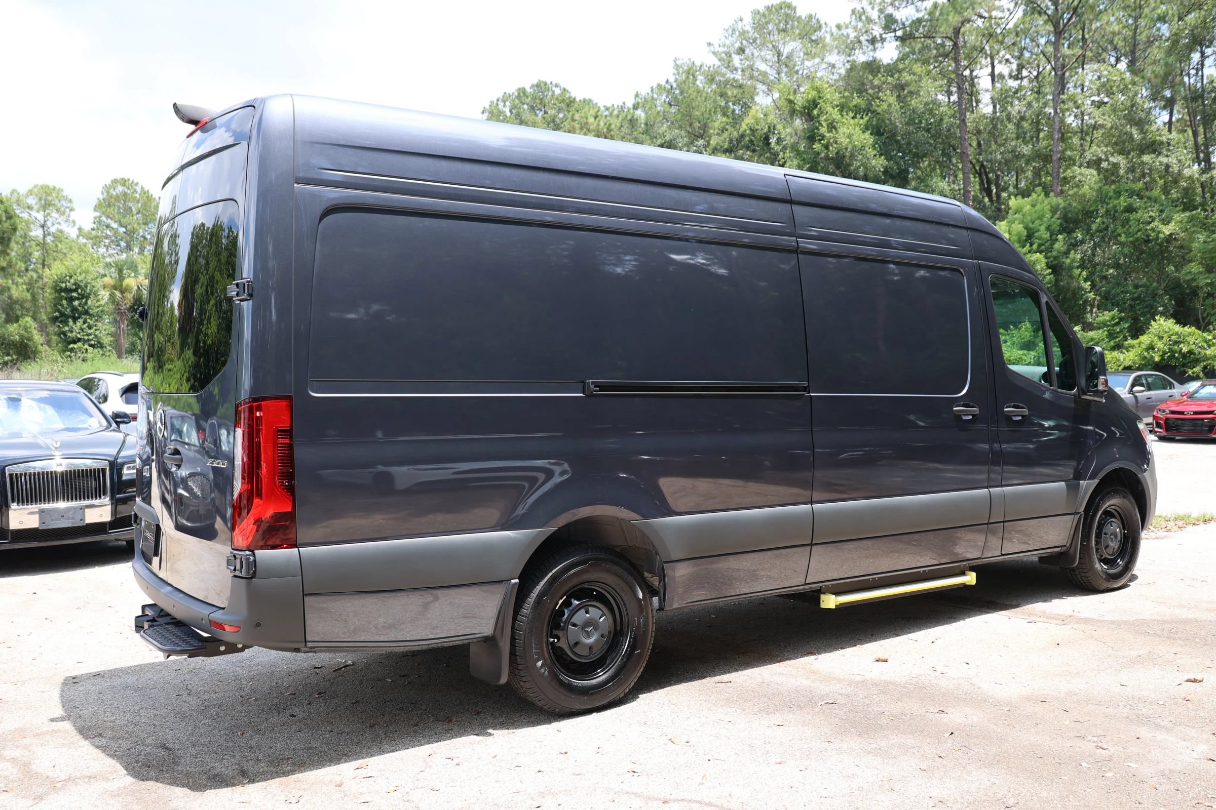 Used 2025 Mercedes-Benz Sprinter 2500 image 4
