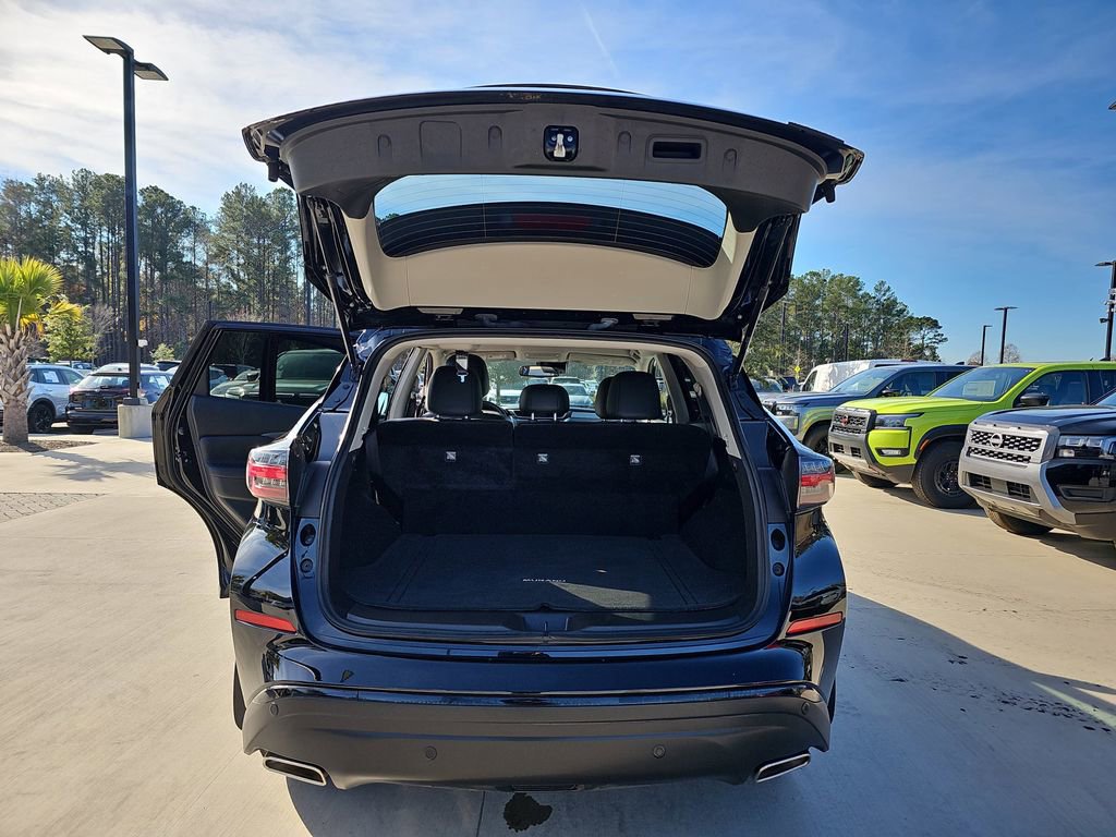 Used 2024 Nissan Murano SV w/ SV Midnight Edition Package image 16