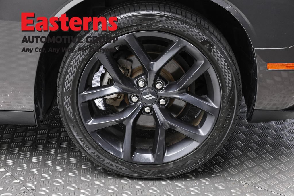 Used 2022 Dodge Challenger SXT w/ Driver Convenience Group RWD image 29