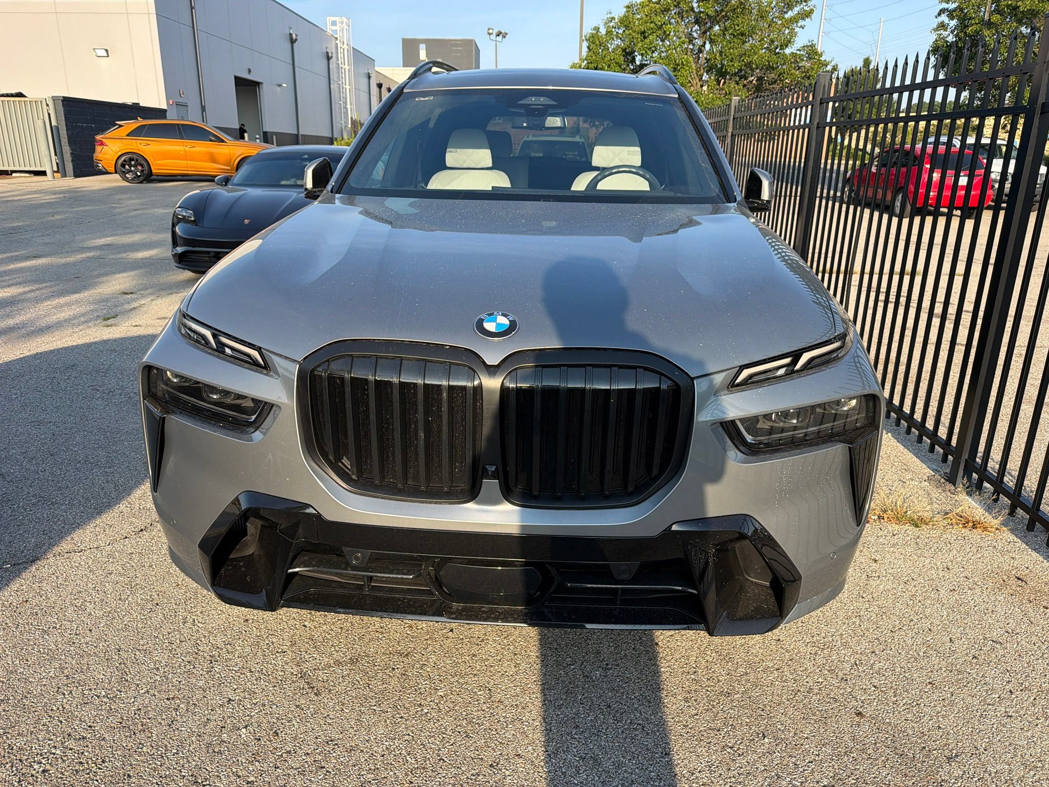Used 2025 BMW X7 xDrive40i w/ M Sport Package AWD/4WD image 2
