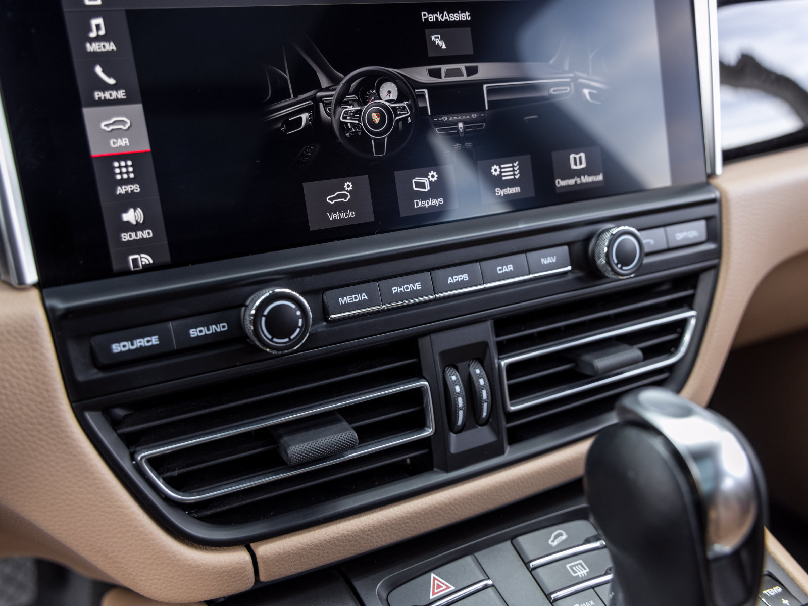 Certified 2021 Porsche Macan AWD/4WD image 44