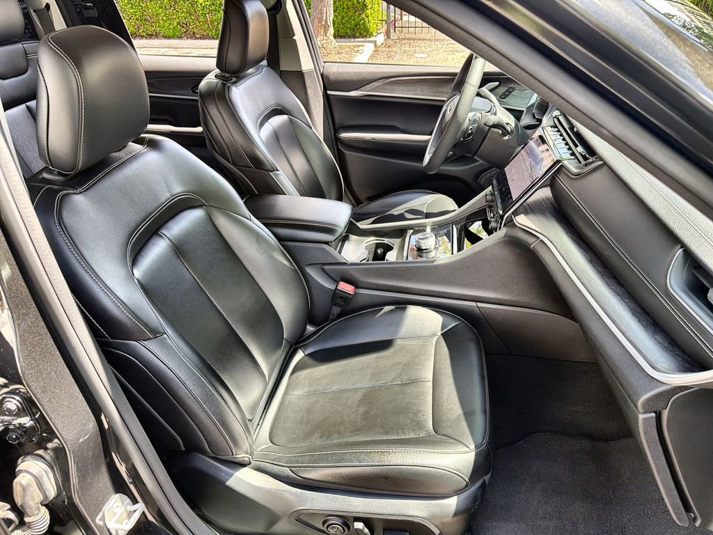 Used 2023 Jeep Grand Cherokee Limited w/ Trailer Tow Prep Group (B) AWD/4WD image 25