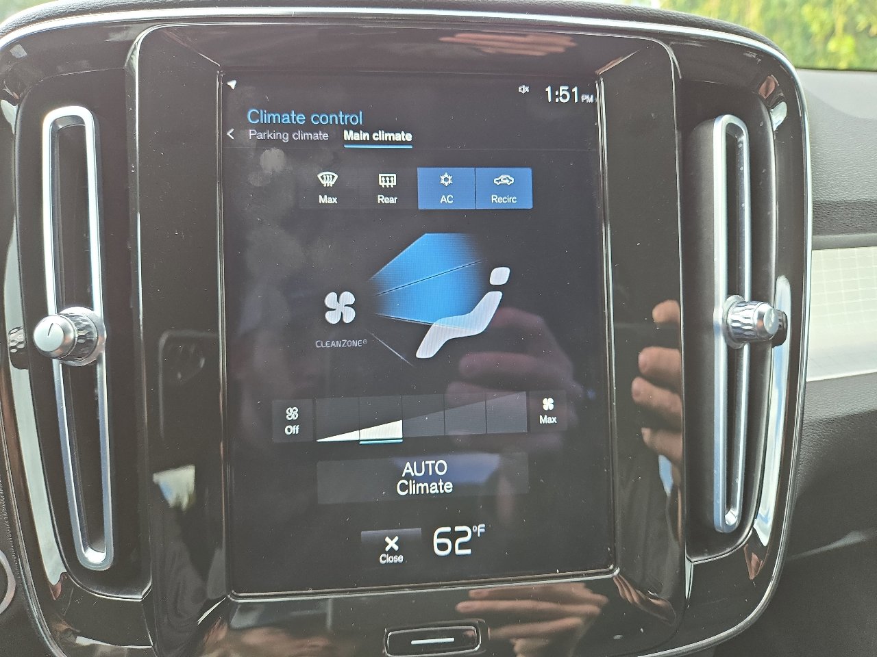 Used 2021 Volvo XC40 T4 Momentum image 20