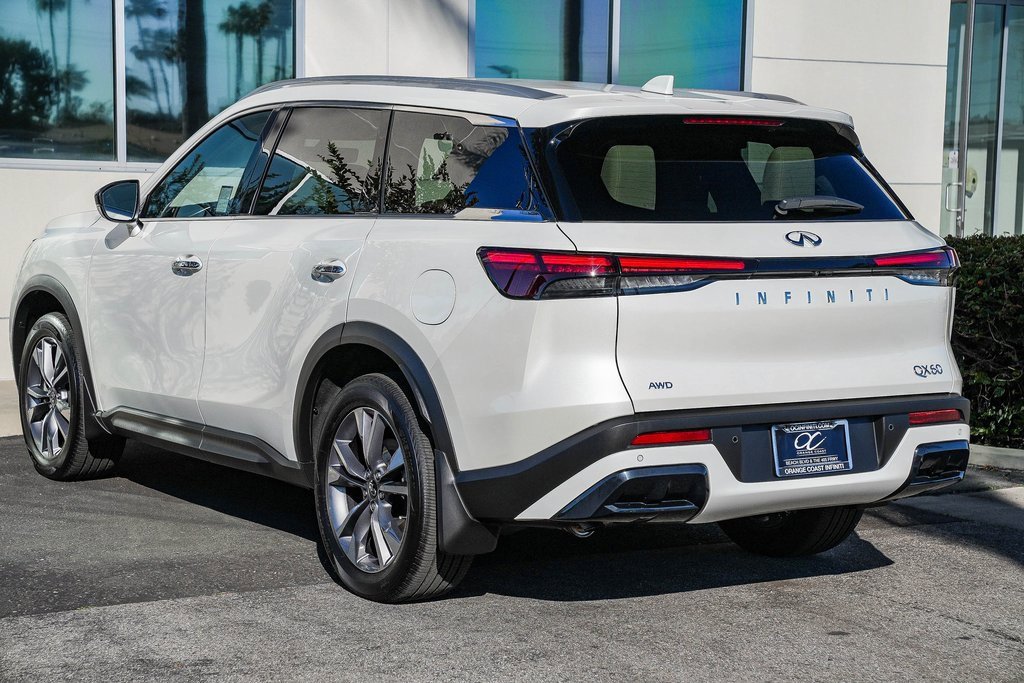 Certified 2025 INFINITI QX60 Luxe w/ Vision Package image 4