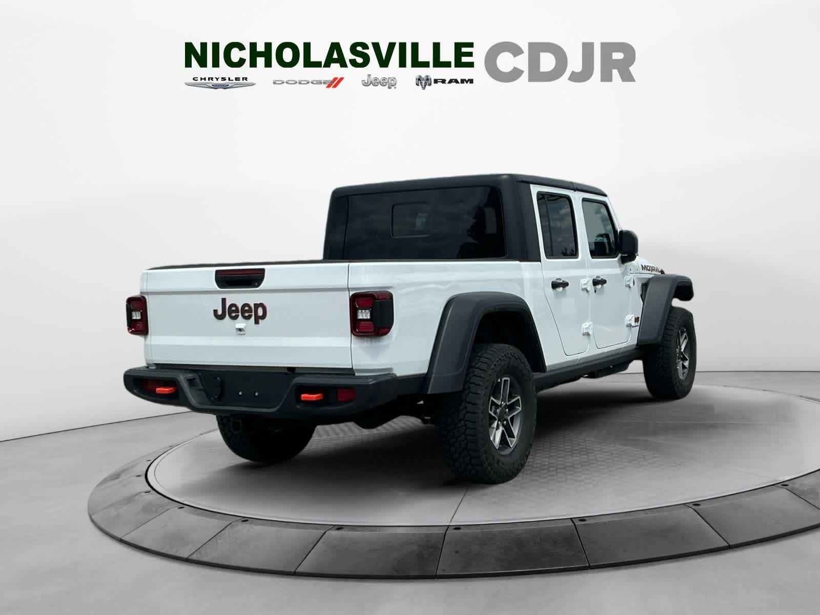 Used 2026 Jeep Gladiator Mojave AWD/4WD image 5