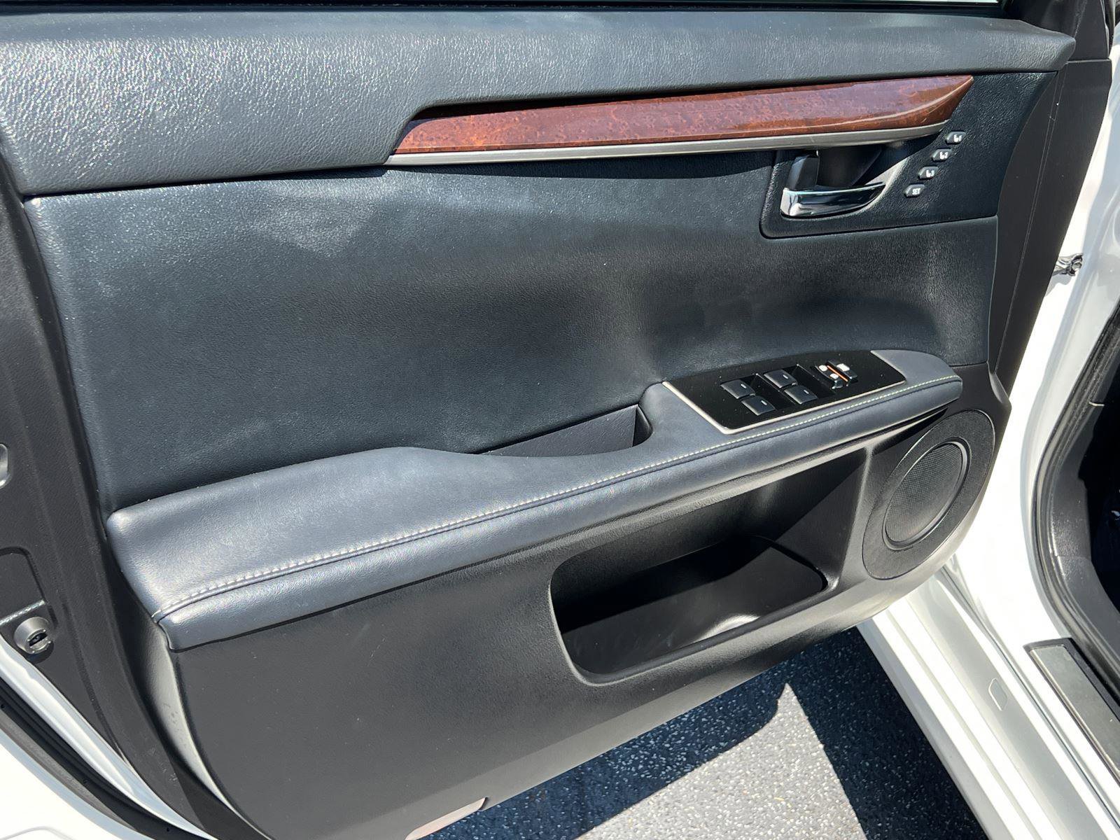 Used 2017 Lexus ES 350 w/ Luxury Package image 11