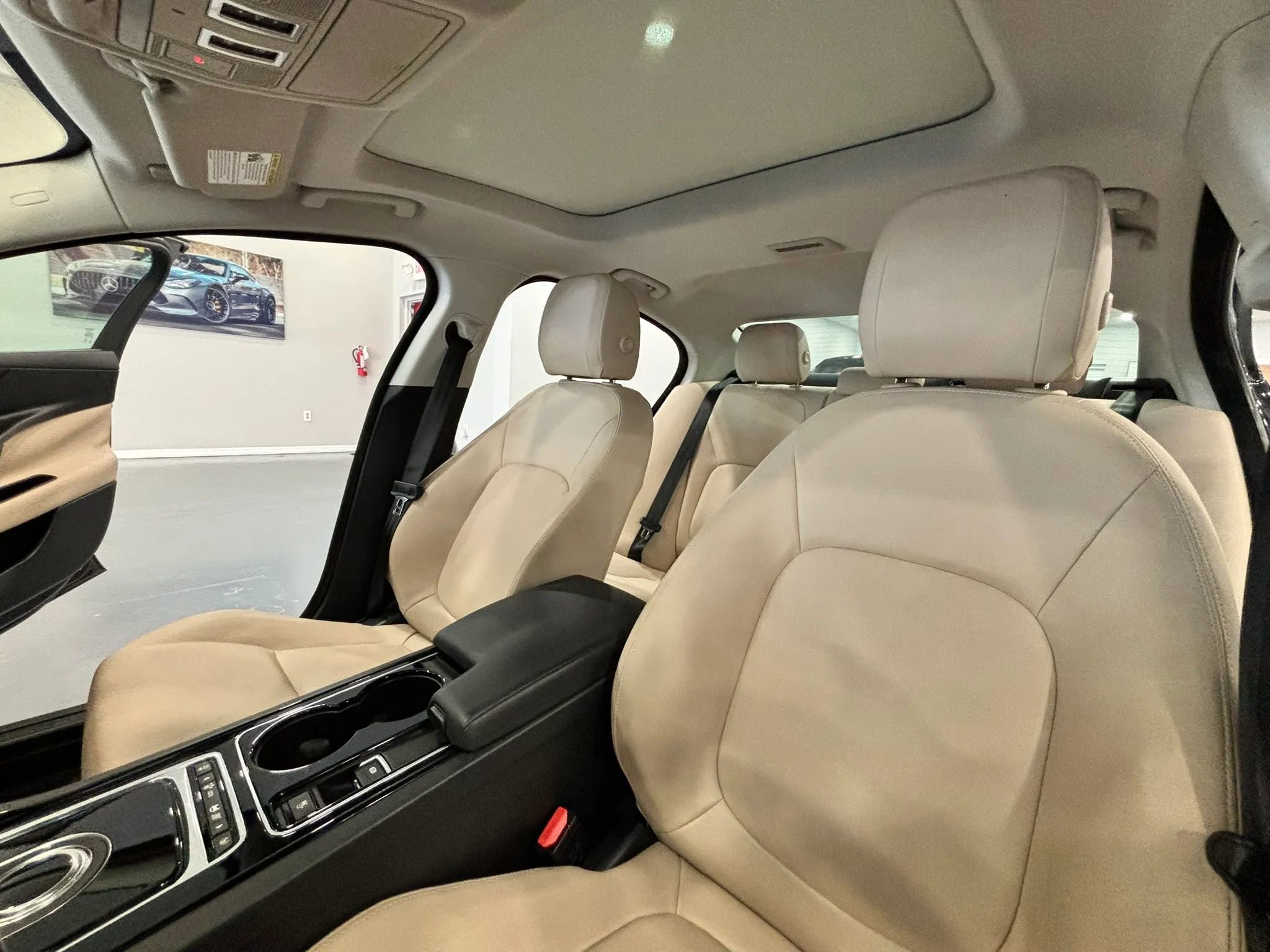 Used 2017 Jaguar XE Premium image 11