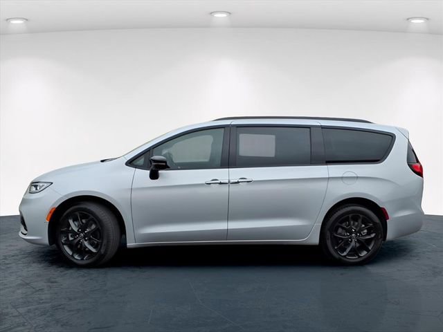 New 2026 Chrysler Pacifica Select image 5