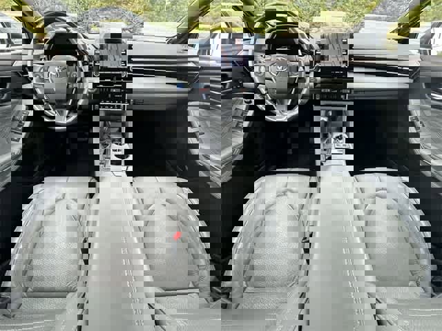 Used 2021 Toyota Avalon Limited image 22