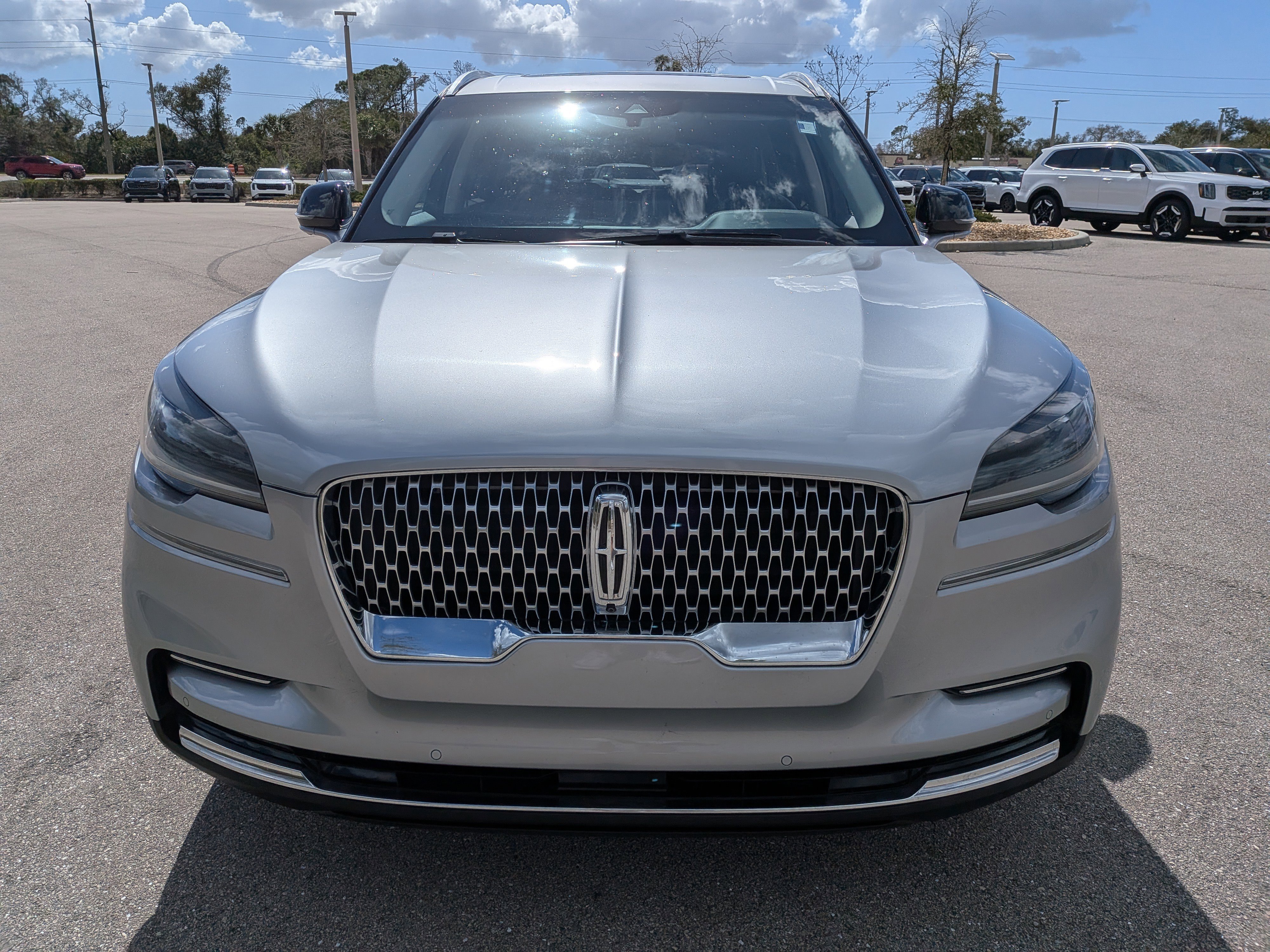Used 2023 Lincoln Aviator Reserve image 3