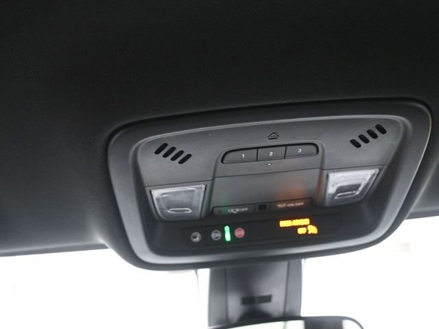 Used 2023 Chevrolet Traverse LT image 12