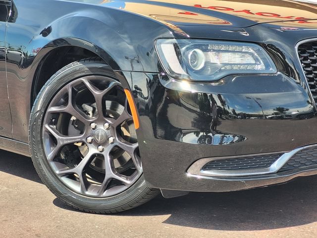 Used 2019 Chrysler 300 Touring w/ Sport Appearance Package RWD image 4