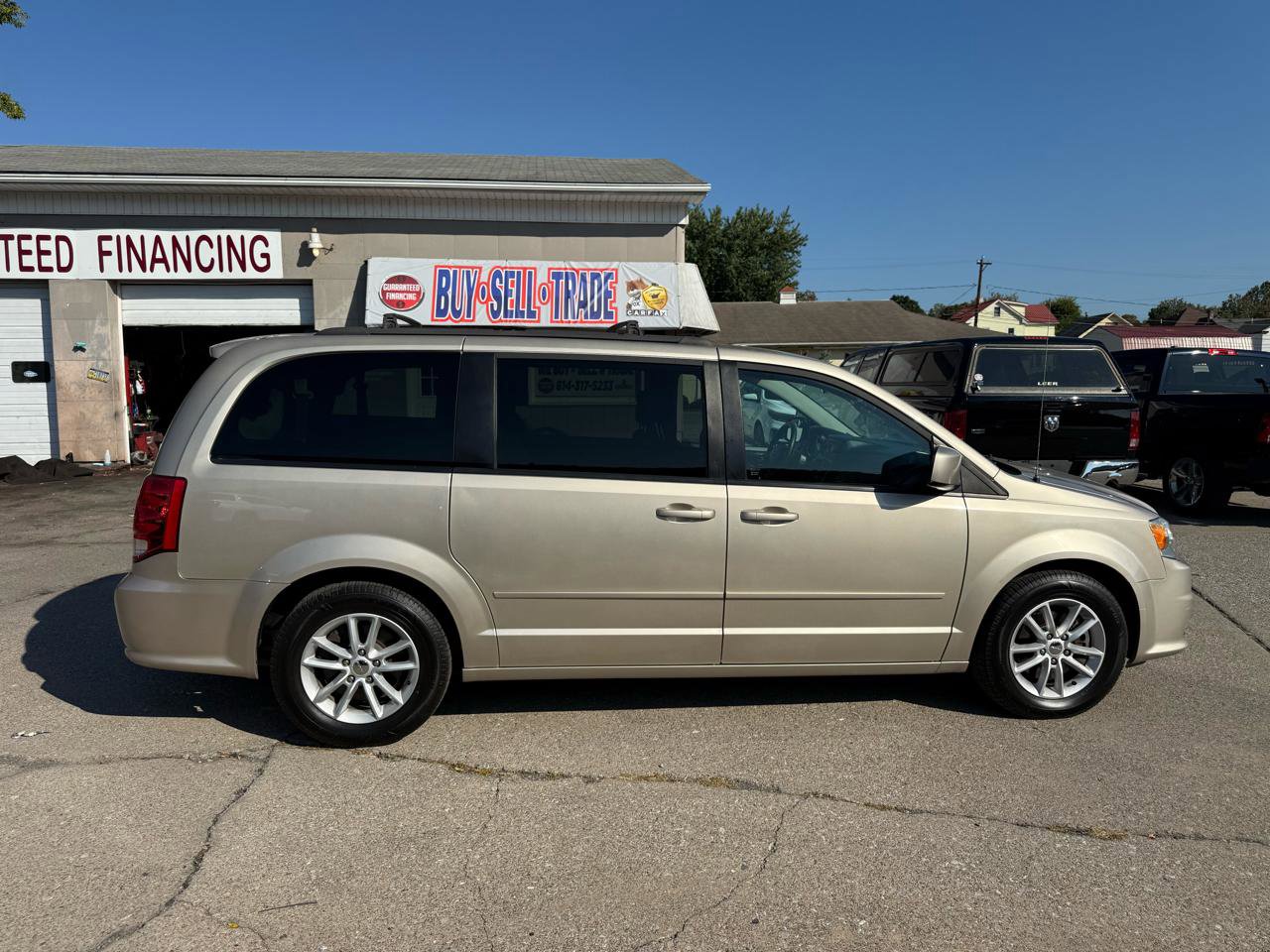 Used 2016 Dodge Grand Caravan SXT image 11