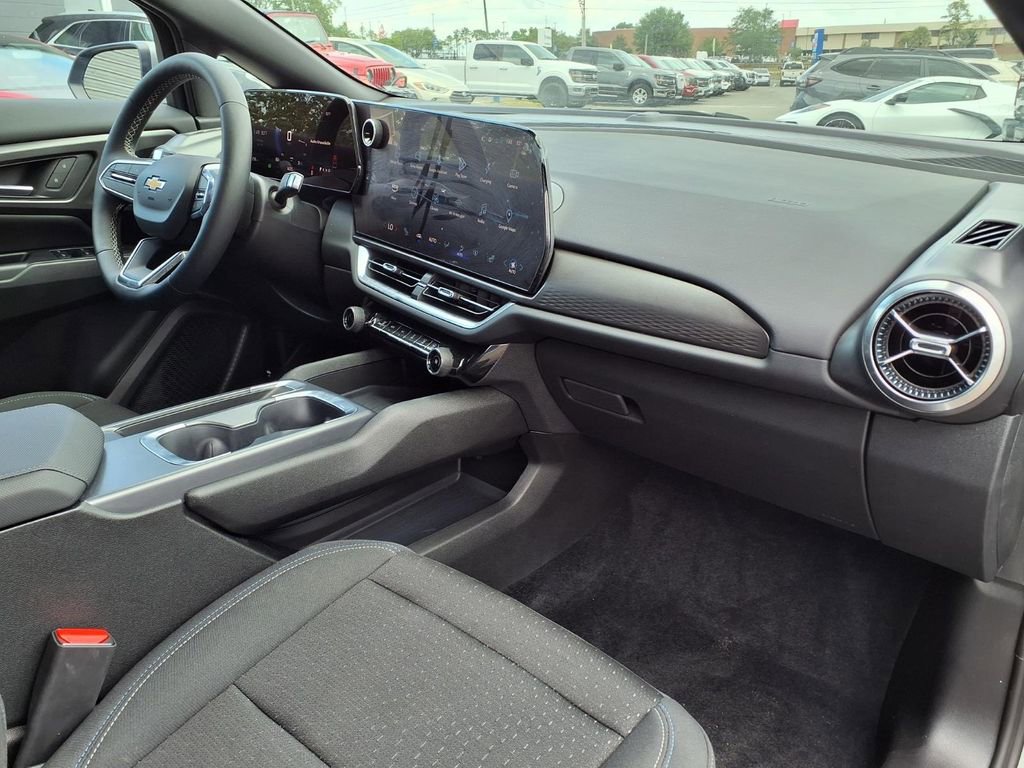 Used 2025 Chevrolet Equinox EV LT w/ Comfort Package AWD/4WD image 11