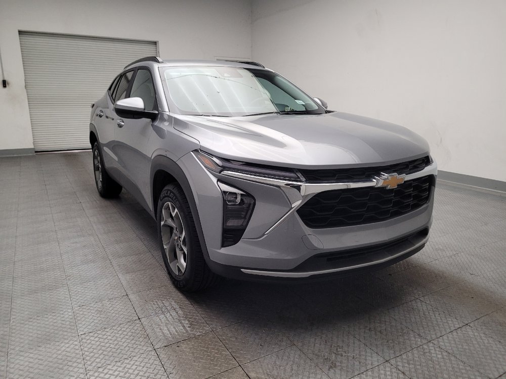 Used 2025 Chevrolet Trax LT FWD image 14