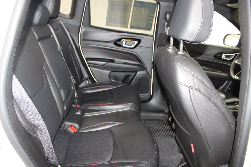 Used 2025 Jeep Compass Trailhawk AWD/4WD image 28