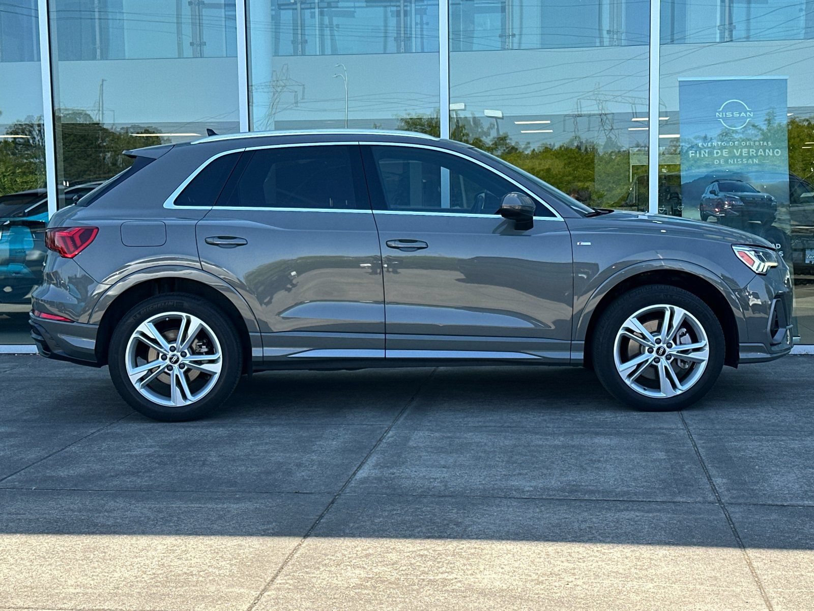 Used 2022 Audi Q3 2.0T Premium Plus w/ Premium Plus Package AWD/4WD image 2