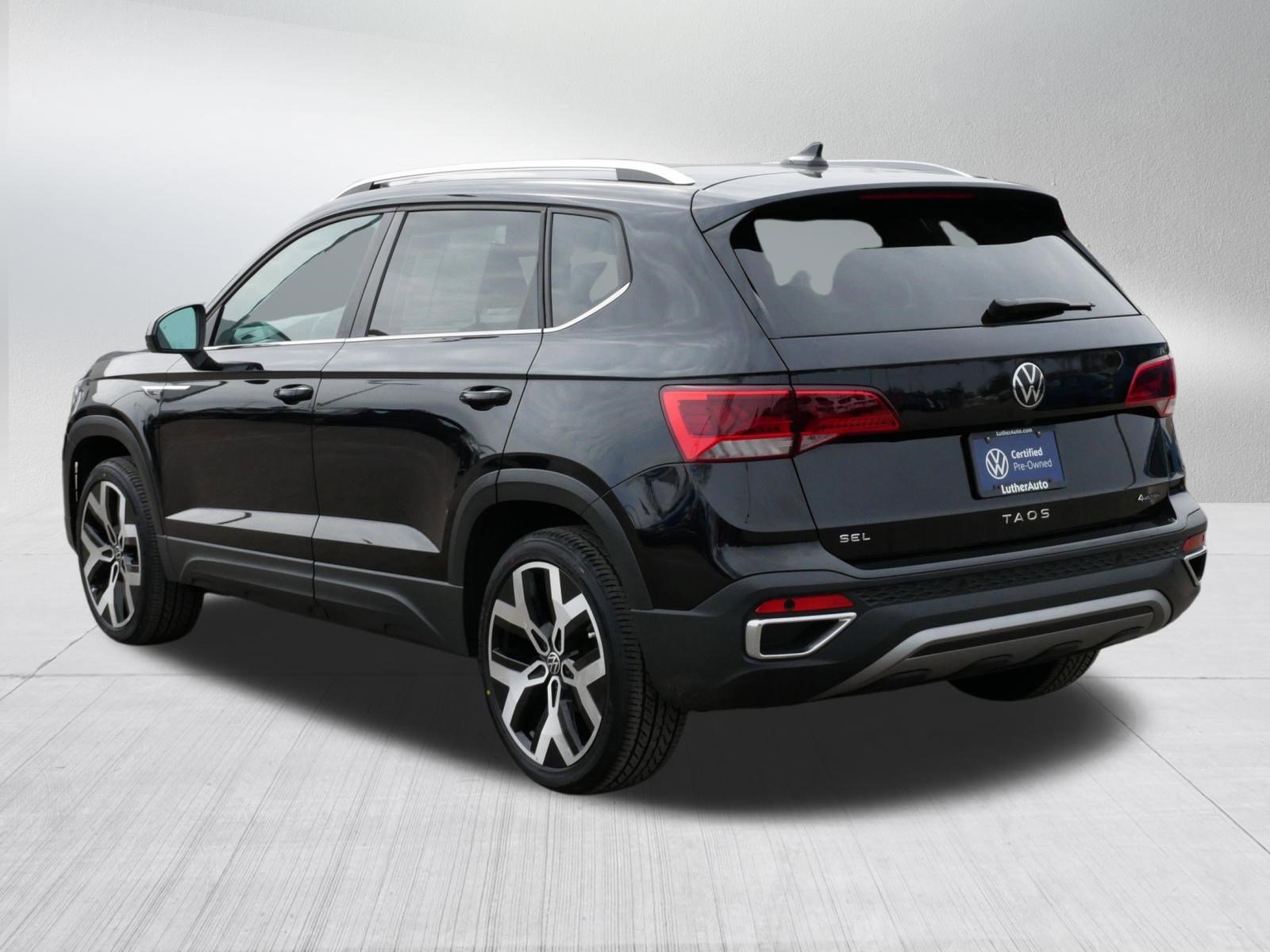 Certified 2022 Volkswagen Taos SEL w/ Panoramic Sunroof Package image 5