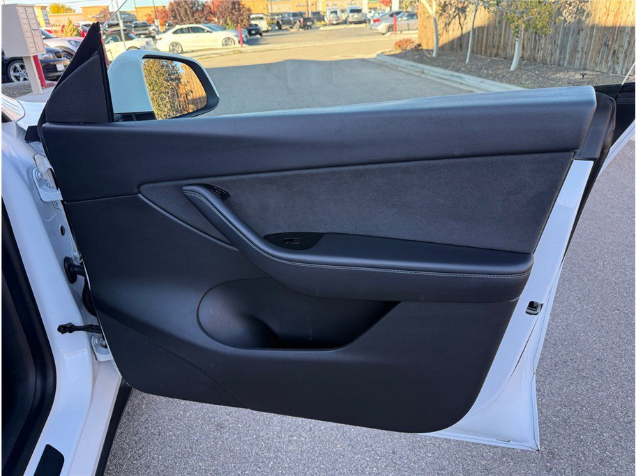 Used 2020 Tesla Model Y Long Range image 37