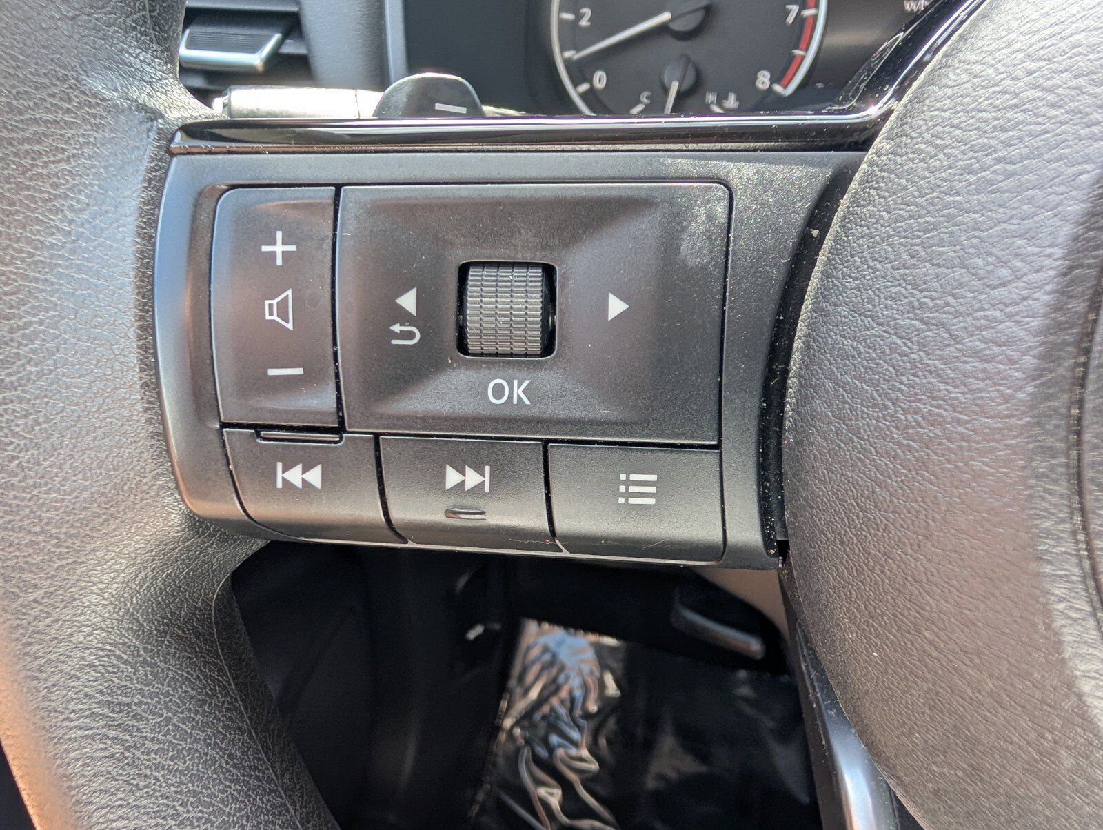 Used 2021 Nissan Rogue SV image 28