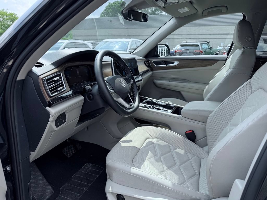 Used 2025 Volkswagen Atlas SE AWD/4WD image 18