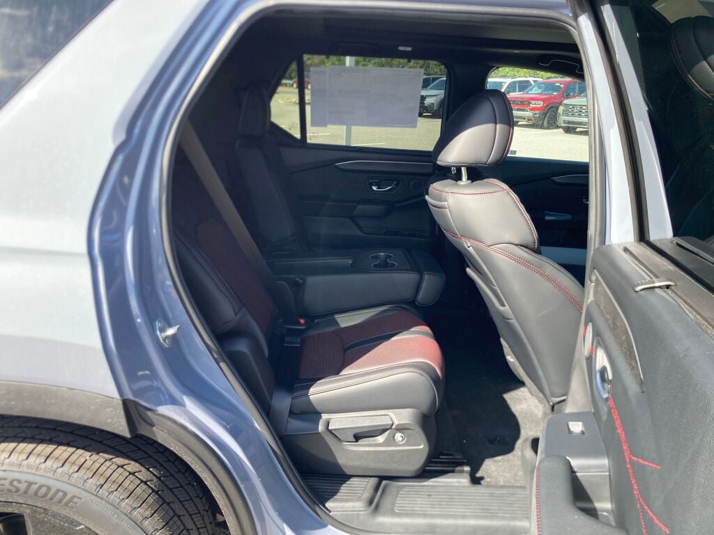 New 2026 Honda Pilot Black Edition image 6