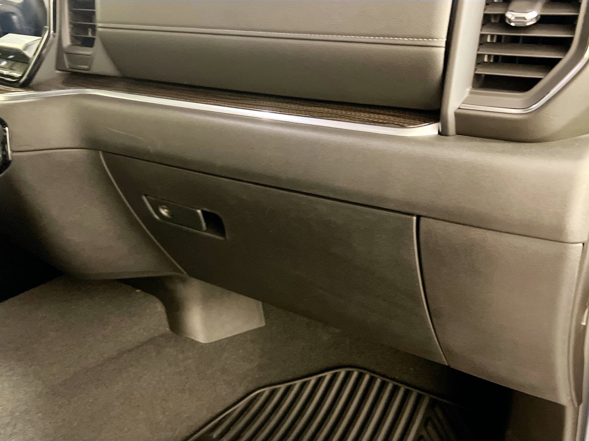 Used 2024 Chevrolet Silverado 1500 LT RWD image 35