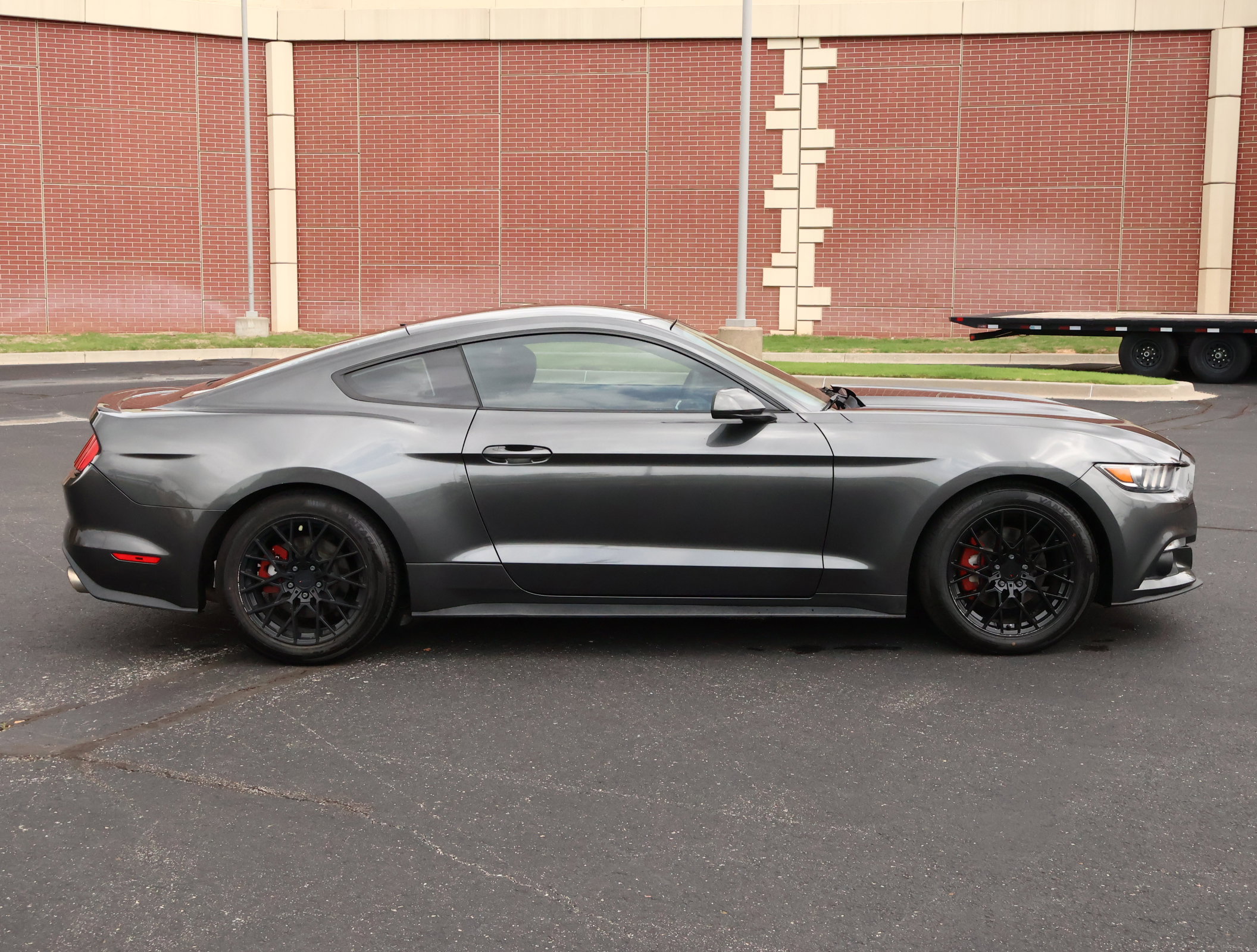 Used 2017 Ford Mustang Coupe image 25
