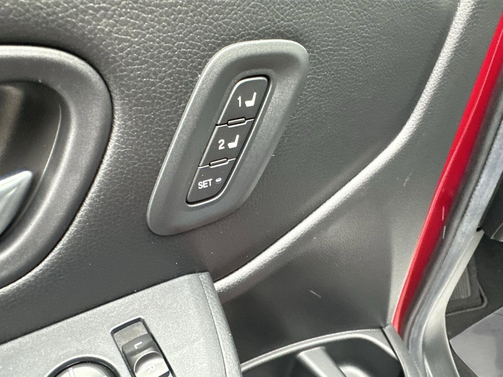 Certified 2025 Honda Pilot Touring image 12