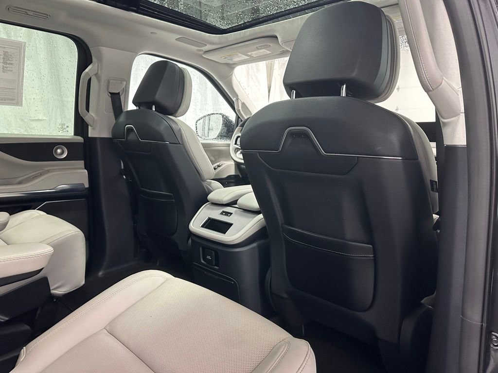 Used 2025 Lincoln Navigator L Reserve image 66