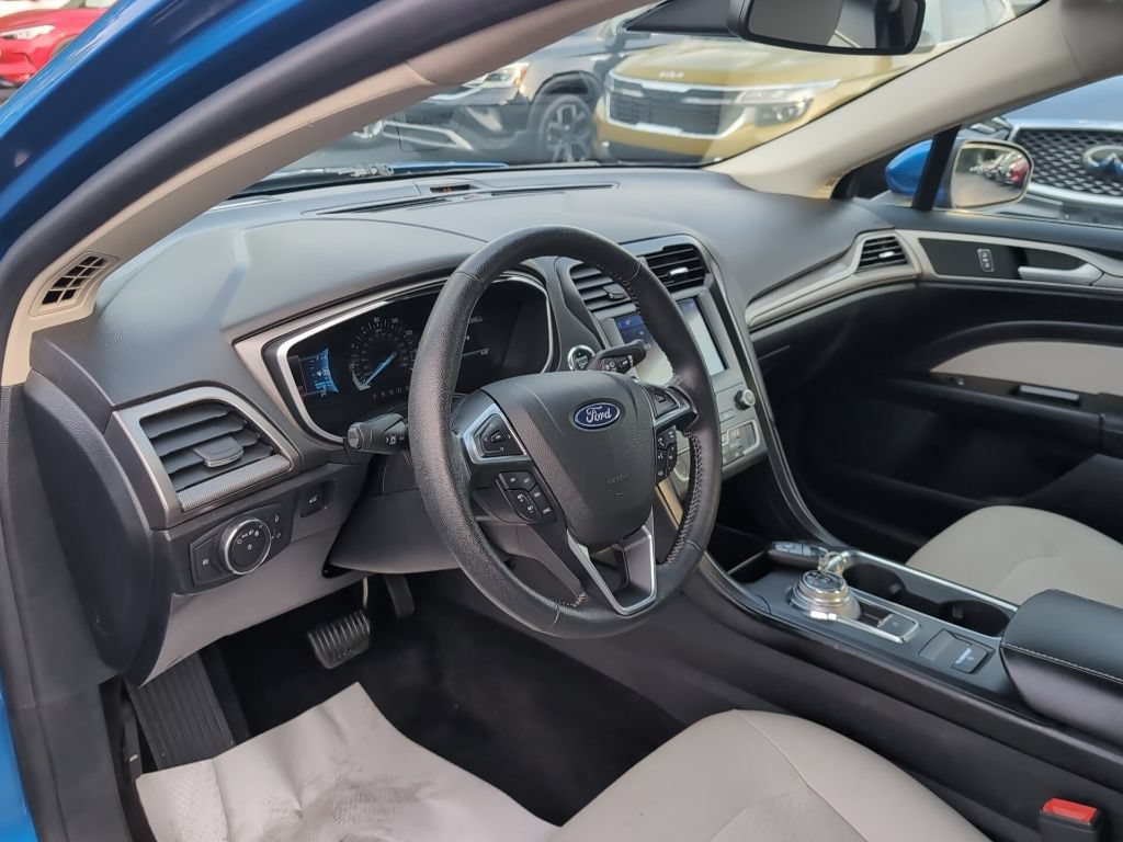 Used 2019 Ford Fusion SE w/ Equipment Group 151A FWD image 14
