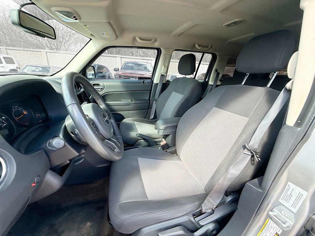 Used 2017 Jeep Patriot Latitude AWD/4WD image 23