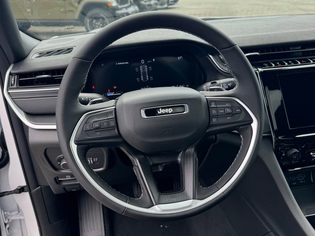 New 2025 Jeep Grand Cherokee Altitude image 15