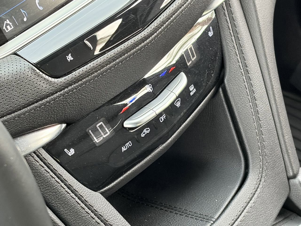 Certified 2025 Cadillac XT5 Premium Luxury image 30