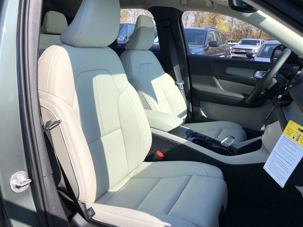 New 2026 Volvo XC40 B5 Ultra w/ Protection Package Premier AWD/4WD image 33
