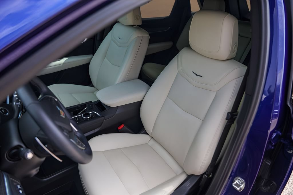 Certified 2025 Cadillac XT5 Sportv w/ Technology Package AWD/4WD image 7