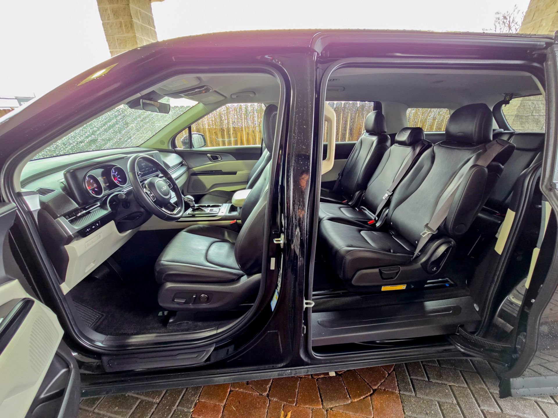 Used 2023 Kia Carnival LX image 19