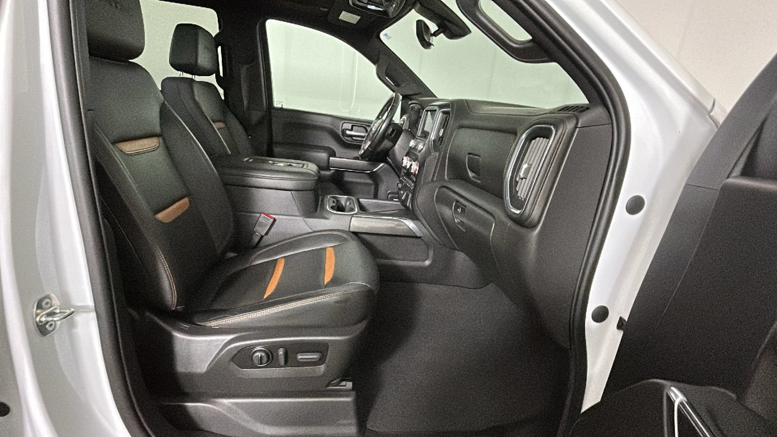 Used 2022 GMC Sierra 1500 AT4 w/ AT4 Premium Package AWD/4WD image 35