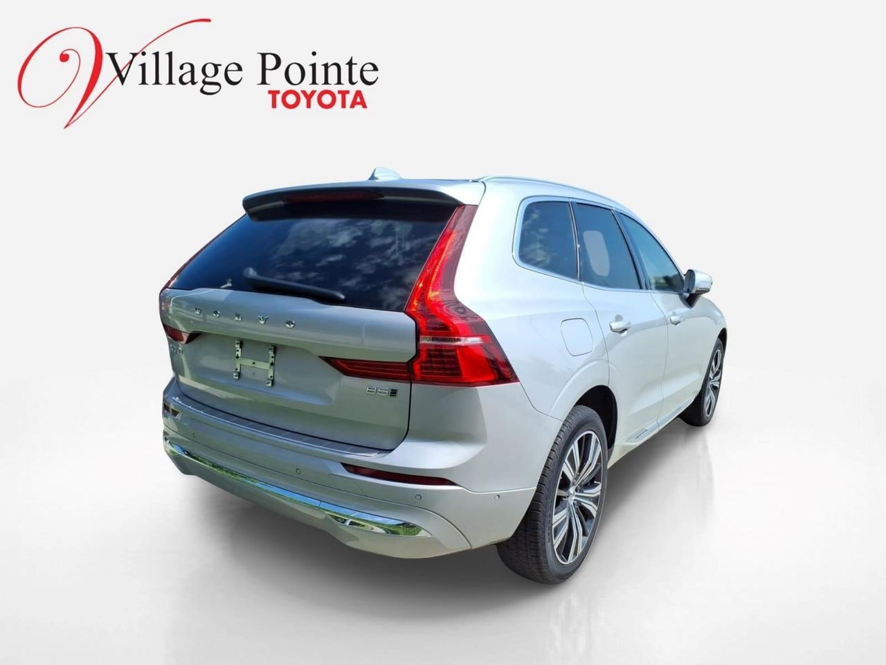 Used 2023 Volvo XC60 B5 Plus w/ Climate Package AWD/4WD image 4