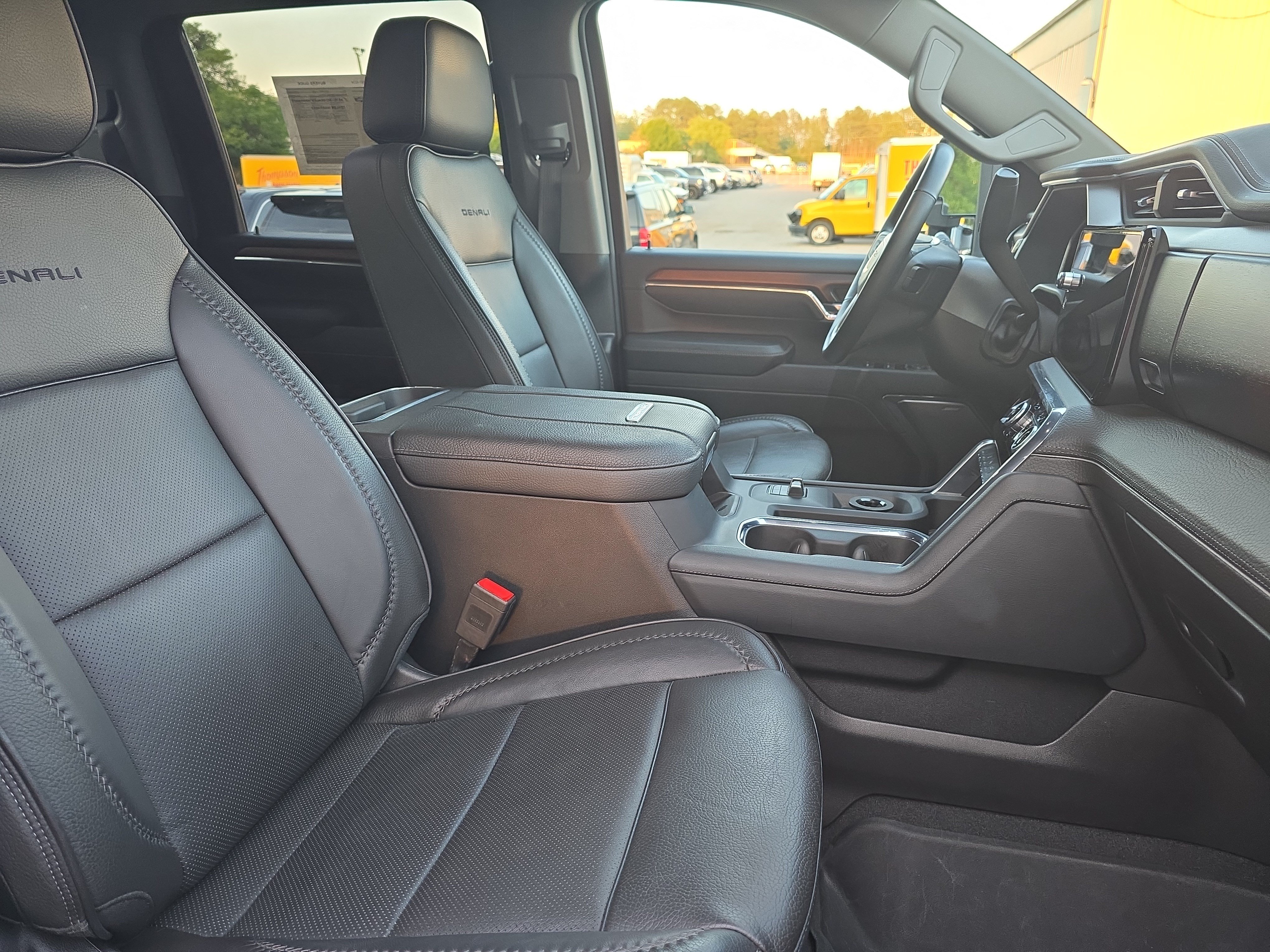 Used 2024 GMC Sierra 2500 Denali w/ Denali Reserve Package AWD/4WD image 10