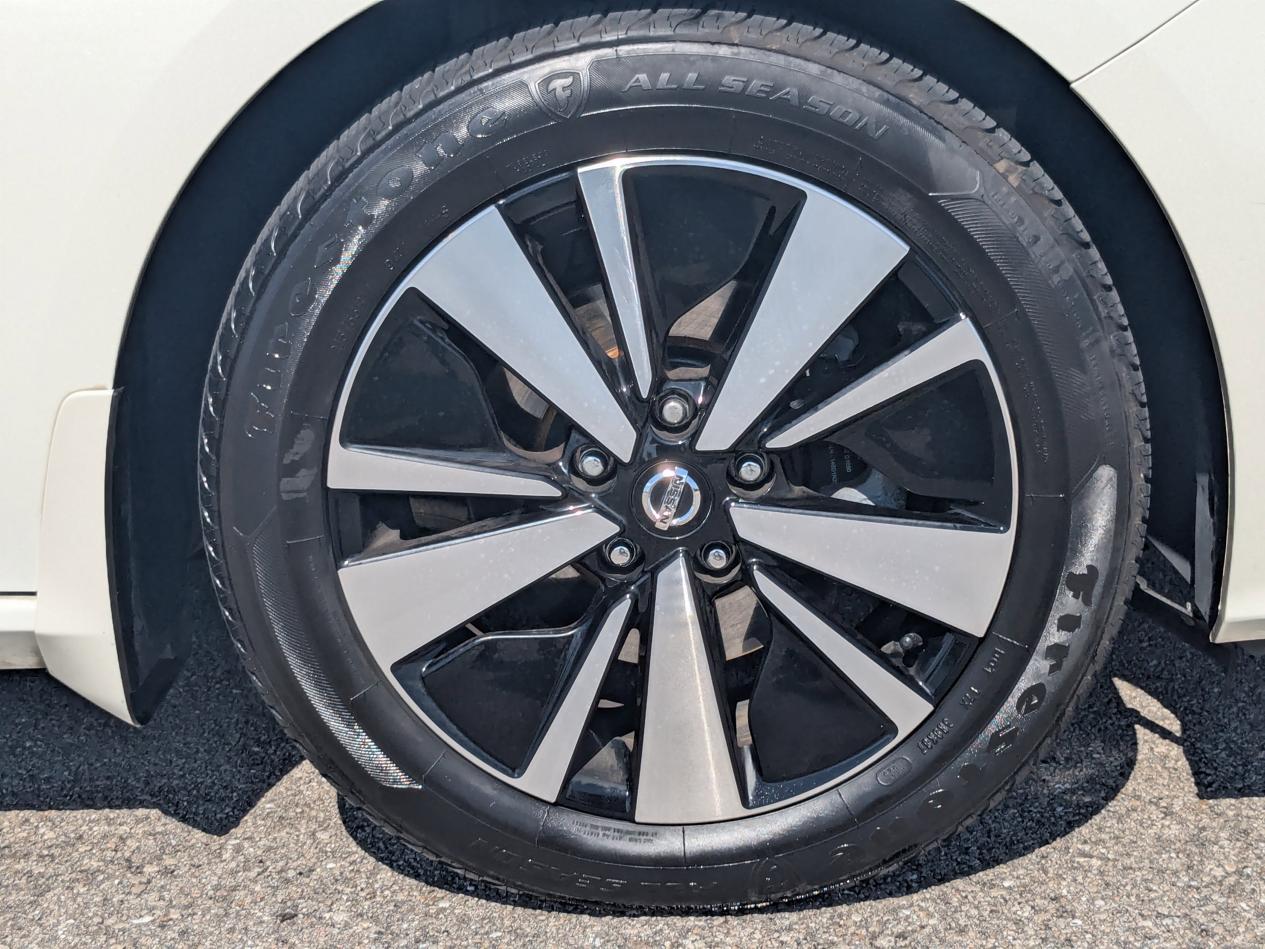 Used 2020 Nissan Altima 2.5 SL FWD image 12