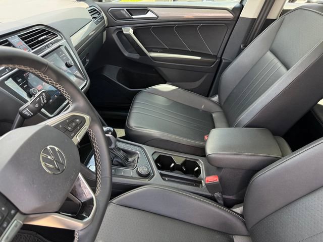 Used 2022 Volkswagen Tiguan SE AWD/4WD image 9