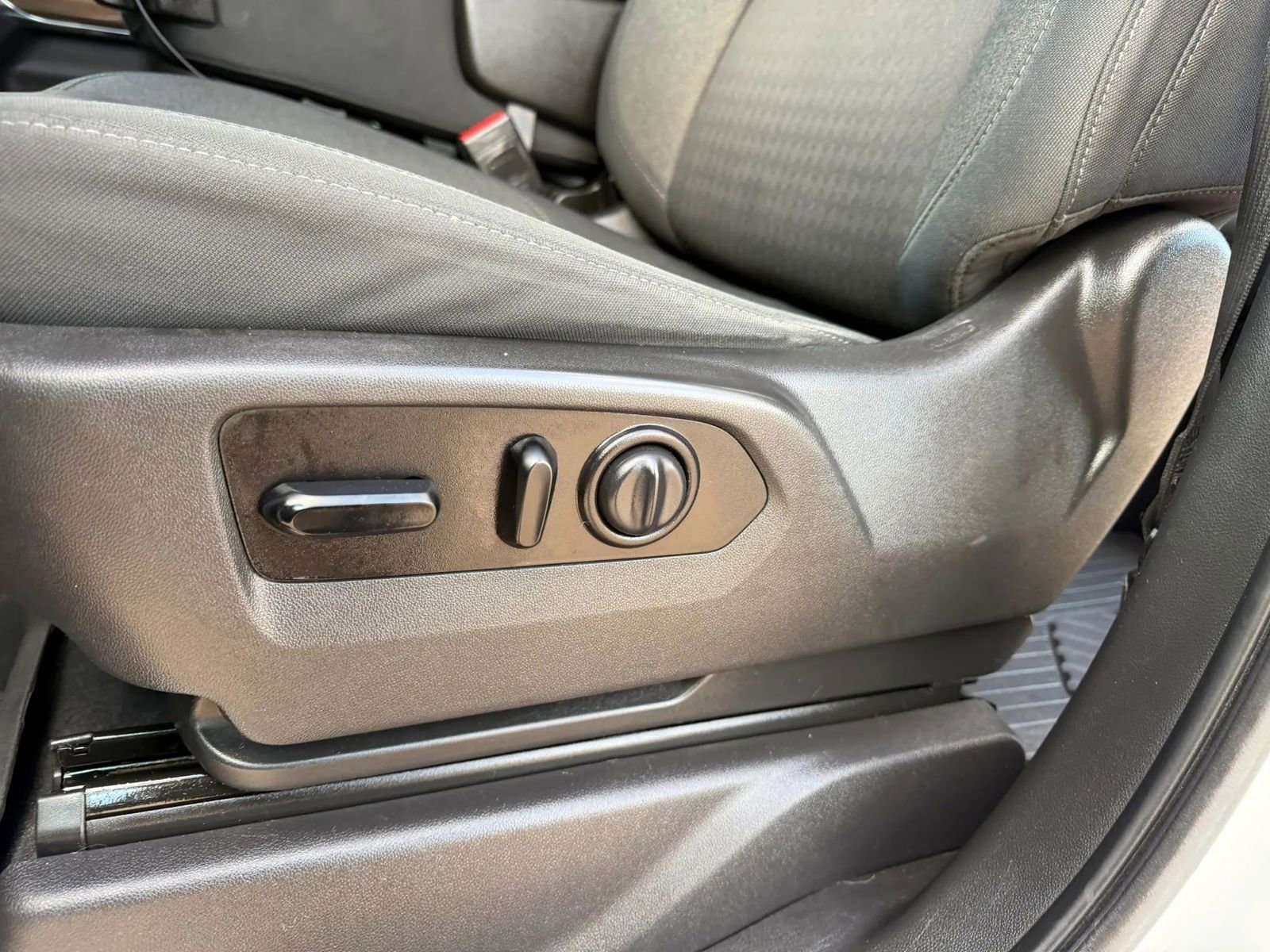 Used 2020 Chevrolet Silverado 1500 LT w/ All-Star Edition image 17