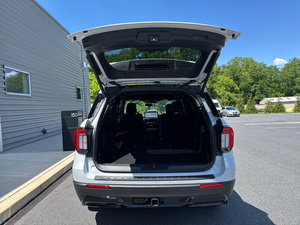 New 2026 Ford Explorer ST-Line AWD/4WD image 7